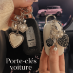 Vue d'une voiture décorée avec des accessoires charmants, créant une ambiance accueillante.