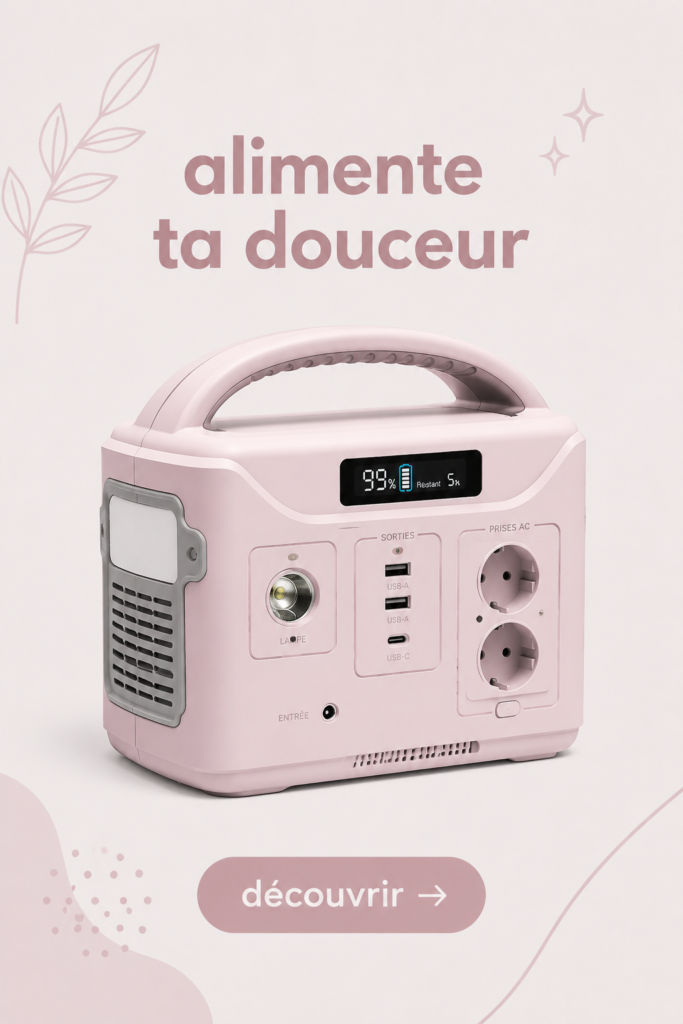 Une femme souriante dans un intérieur apaisant, illustrant le concept de vie douce.