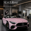 Image de la Mercedes AMG SL63 rose, une voiture de luxe au design élégant.
