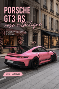 Porsche GT3 RS rose sous un éclairage naturel, mettant en avant son design élégant.