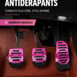 Accessoires de voiture tendance dans des tons roses pour transformer l'intérieur.