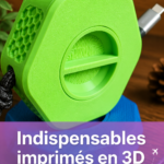Accessoires de voyage en 3D présentés sur une table.
