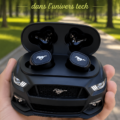 Écouteurs innovants inspirés des voitures de sport sur un fond moderne.