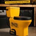 Déco de toilettes originale inspirée par les outils de bricolage