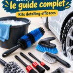 Brosses et kits de nettoyage auto sur une table