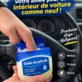 Vaseline appliquée sur un tableau de bord de voiture, montrant un intérieur brillant et propre.